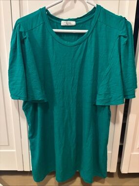 Women’s Green Short-Sleeve Blouse - Classic Crewneck
